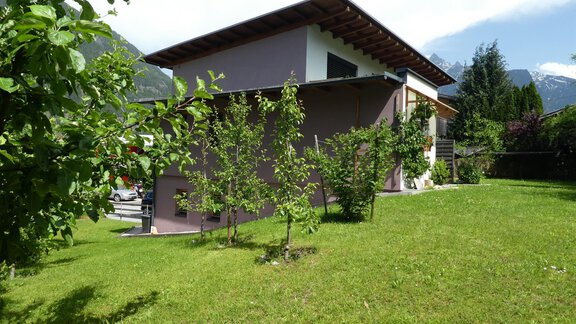Außenansicht Sommer - Ferienwohnung "Zum Glück" - Sautens
