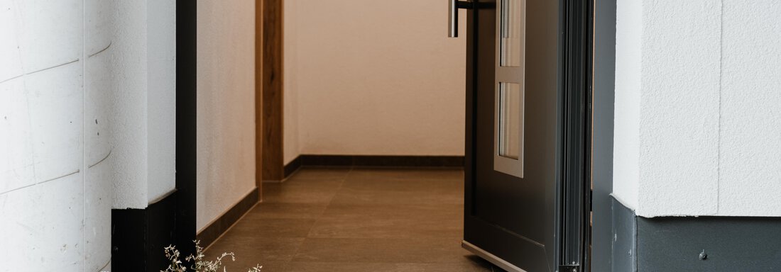 Entrance - Apart "guet gean lossn" - Gries