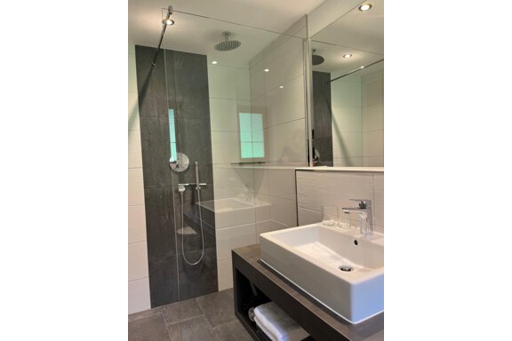 Dusche vom zusätzlichen Zimmer - Appartementhaus Nadine - Gries