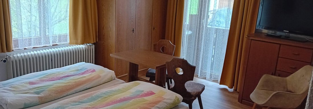 Doppelzimmer beim Dreibettzimmer | © Silvia Ennemoser (CC C) Doppelzimmer beim Dreibettzimmer - Haus Bergkristall - Gries