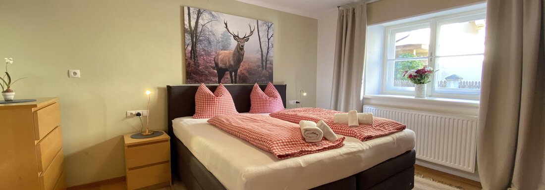 Schlafzimmer 2 mit Doppelbett - Chalet Ida - Haiming