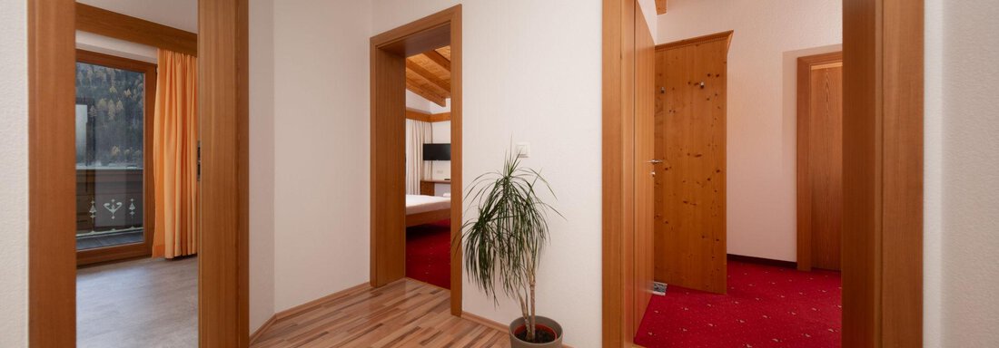 Flur - Alpenheim Lina - Huben