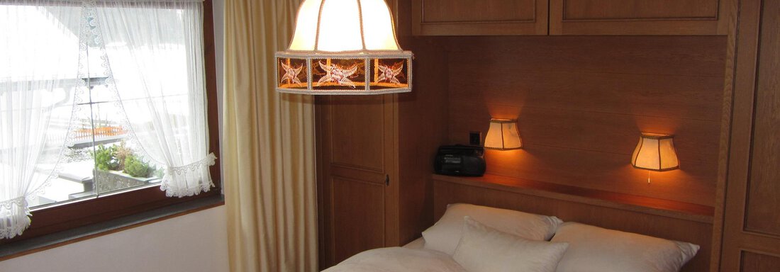 Schlafzimmer - Alpenpension Höfler - Huben