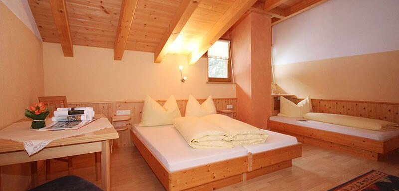 Appartement Tirol - Dreibettzimmer - Apart am Waldrand - Huben