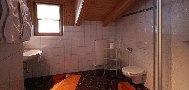 Appartement Tirol - Badezimmer oben - Apart am Waldrand - Huben