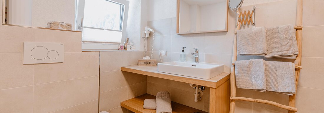 Badezimmer mit WC - Apart Letta - Huben