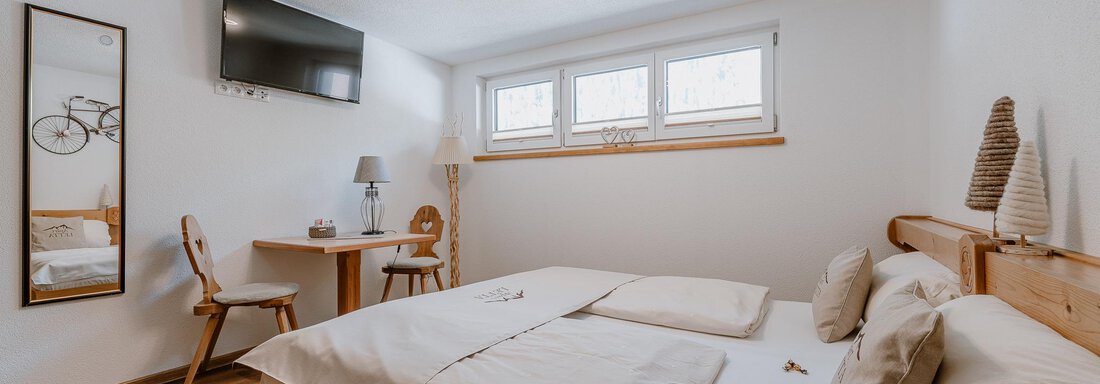 Doppelzimmer mit Sitzgelegenheit - Apart Letta - Huben