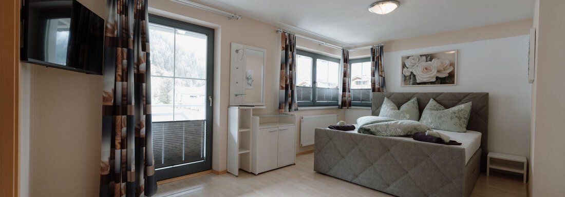 Doppelzimmer mit Zugang zum Balkon - APART Naturcamping Kuprian - Huben