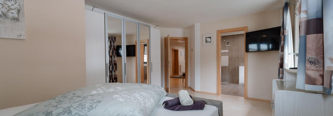 Blick ins Bad vom Doppelzimmer - APART Naturcamping Kuprian - Huben