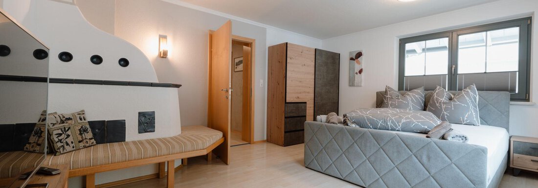 Doppelzimmer mit Kachelofen und TV - APART Naturcamping Kuprian - Huben