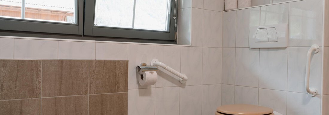 Badezimmer mit WC - APART Naturcamping Kuprian - Huben