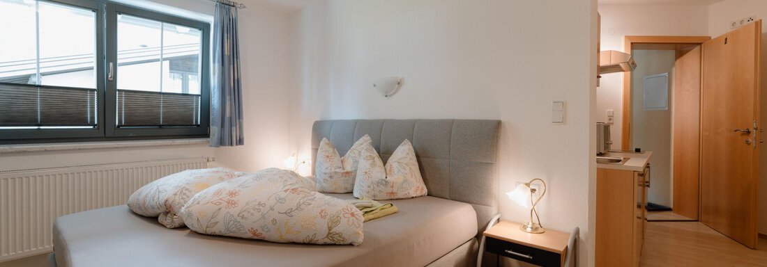 Boxspringbett u. vollausgestattete Küchenzeile - APART Naturcamping Kuprian - Huben