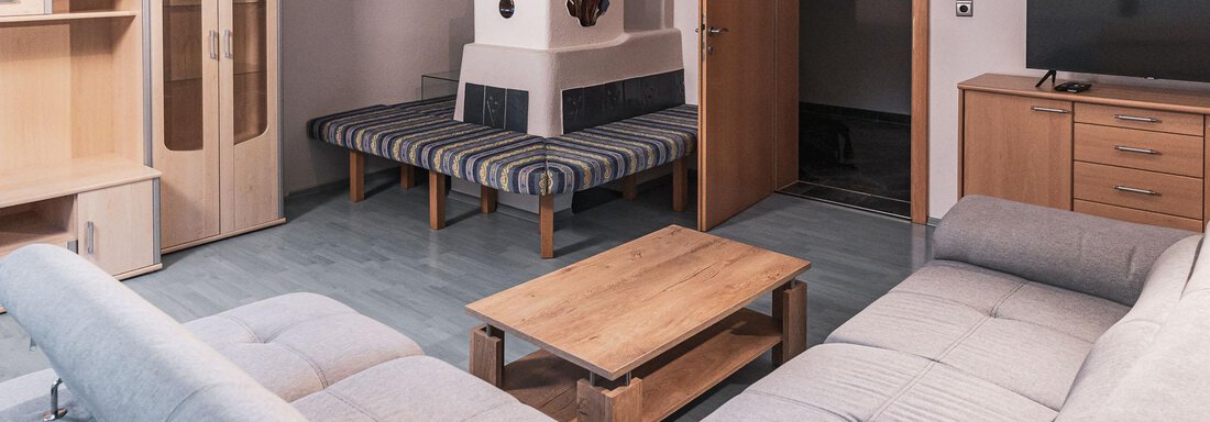 Wohnzimmer mit Kachelofen - APART Naturcamping Kuprian - Huben