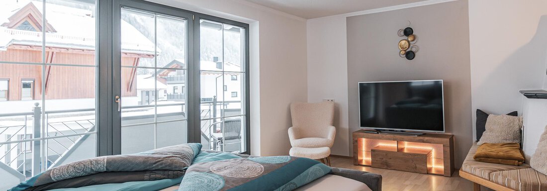 Schlafzimmer mit Kachelofen - APART Naturcamping Kuprian - Huben