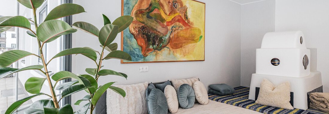 Wohnzimmer mit Blick auf den Ofen - APART Naturcamping Kuprian - Huben