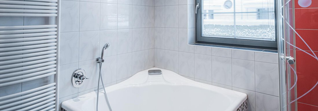 Eckbadewanne - APART Naturcamping Kuprian - Huben