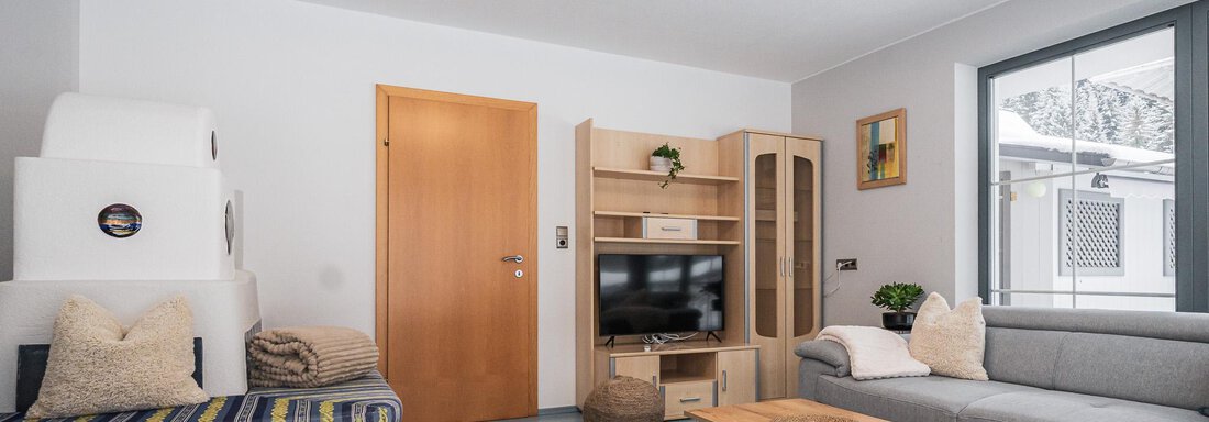 Wohnzimmer mit Kachelofen - APART Naturcamping Kuprian - Huben