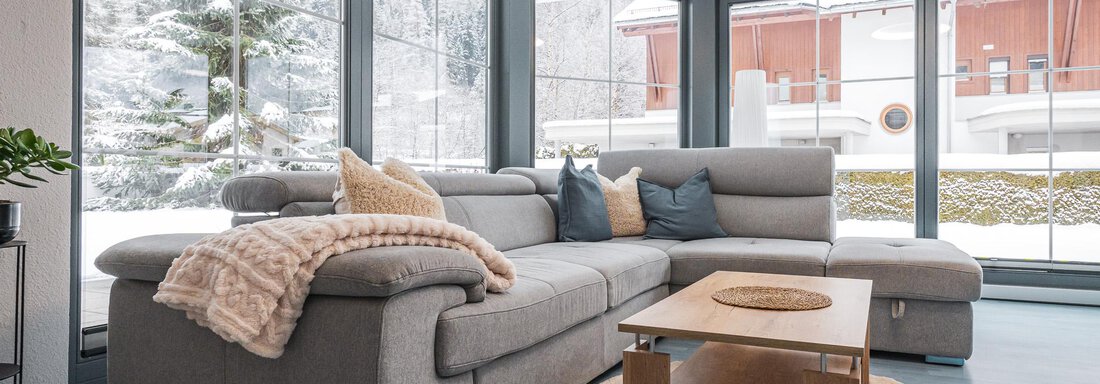 Couch im Wohnzimmer - APART Naturcamping Kuprian - Huben