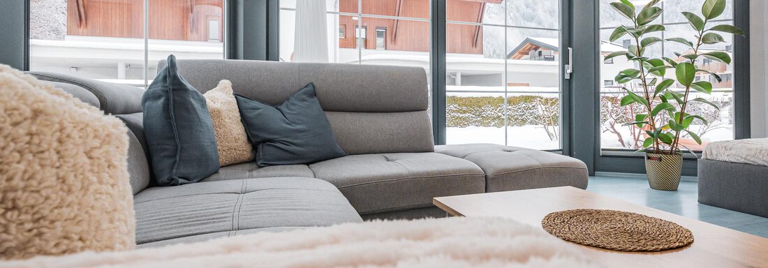 Wohnzimmer Couch - APART Naturcamping Kuprian - Huben