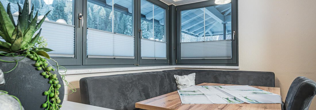 Gemütliche Essecke Balkon Apart THEO - APART Naturcamping Kuprian - Huben