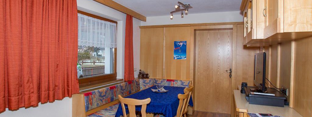 Wohnzimmer Appt E Wohnzimmer Appt E - Appart Sporthütte Fiegl Huben - Huben