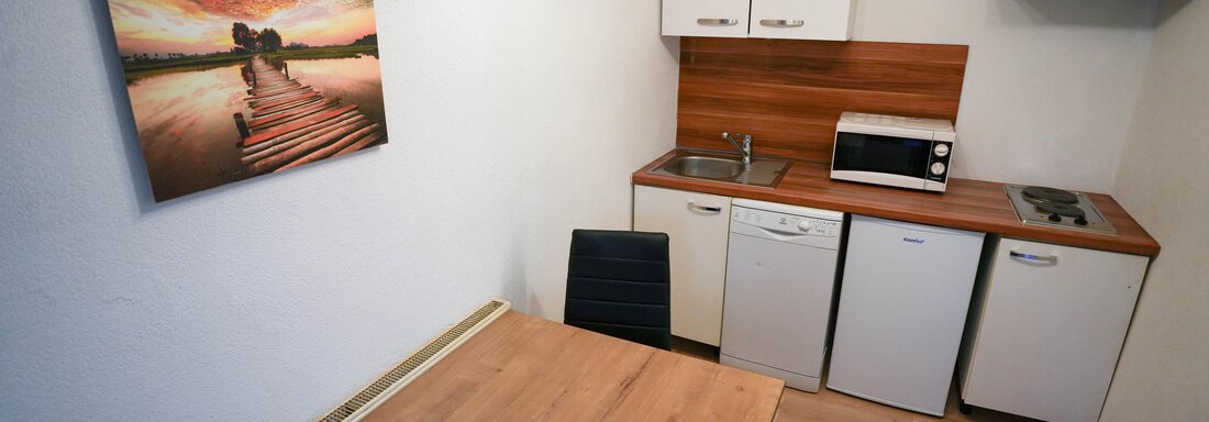 vollausgestattete Küchenzeile und Sitzgelegenheit - Appartement Jacqueline Top 1 & Top 2 - Huben