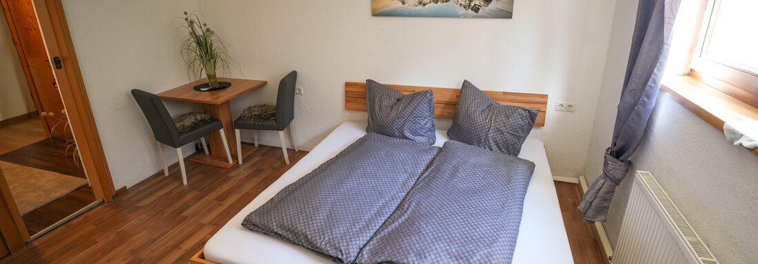 gemütliches Doppelzimmer mit Sitzgelegenheit - Appartement Jacqueline Top 1 & Top 2 - Huben