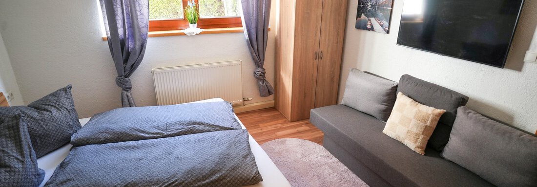 Doppelbett mit Doppelausziehcouch und Flat-TV - Appartement Jacqueline Top 1 & Top 2 - Huben