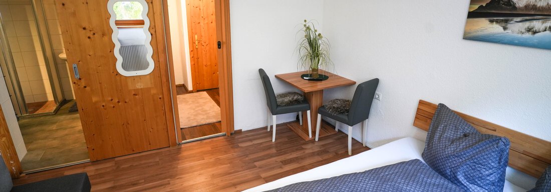 Doppelzimmer mit angrenzendem Badezimmer - Appartement Jacqueline Top 1 & Top 2 - Huben