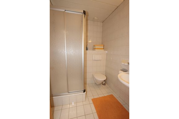 Badezimmer mit Dusche - Appartements Gufler - Huben