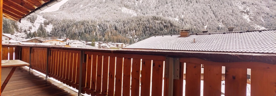 Ferienwohnung Nr. 3 Balkon Winter - Ferienwohnungen Stabentheiner - Huben