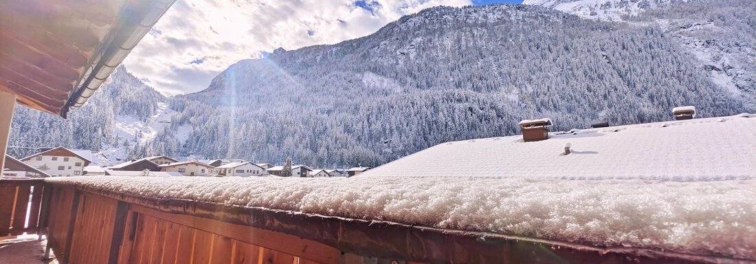 Ferienwohnung Nr. 3 Balkonaussicht Winter - Ferienwohnungen Stabentheiner - Huben