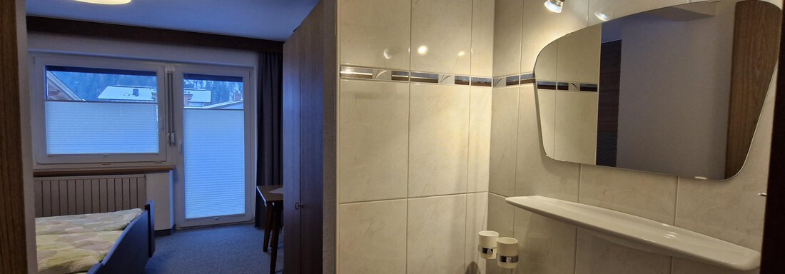 Badezimmer - Gästehaus Kuen - Huben