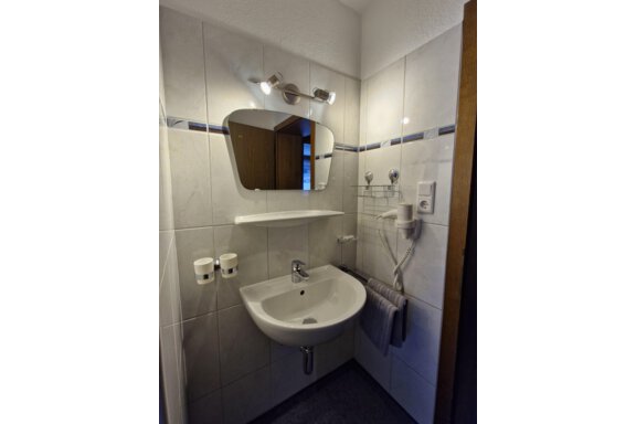 Badezimmer - Gästehaus Kuen - Huben
