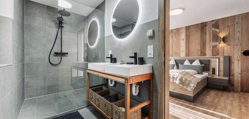 Badezimmer mit Dusche und WC - Alpenglühn Apart Längenfeld - Längenfeld