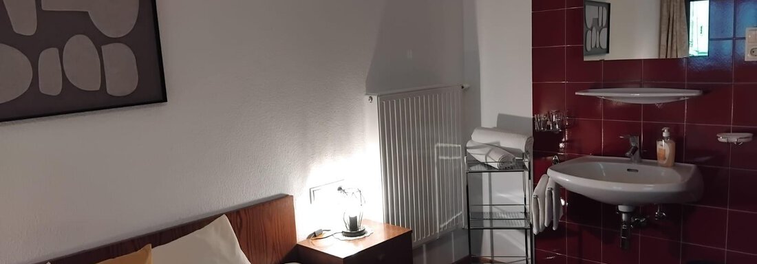 Doppelzimmer mit Waschgelegenheit - Apart Alpenland Maurer - Längenfeld