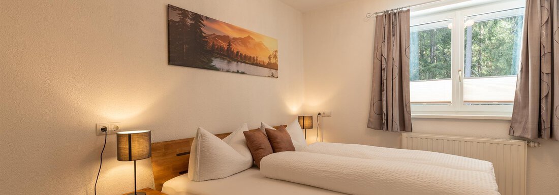 Schlafzimmer Blick in den Wald - Apart Conny - Längenfeld