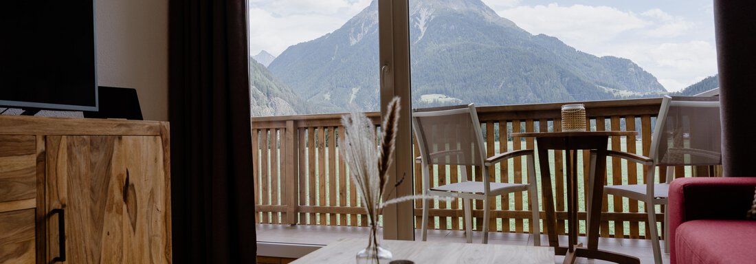 Wohnzimmer Ausblick Peak 1 - Apart Peak Ötztal - Längenfeld