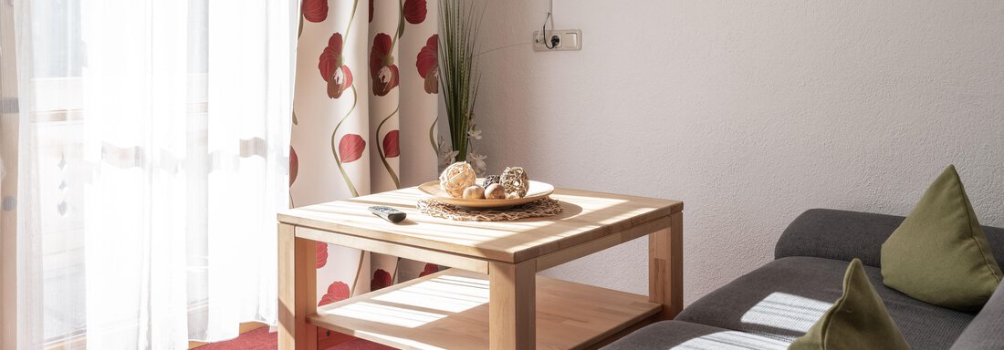 Enzian Schlafzimmer Nr.2 mit Balkon - Appart Klotz - Längenfeld