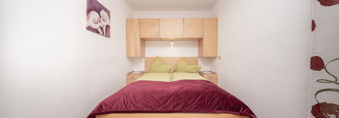 Enzian Schlafzimmer Nr.2 mit Balkon - Appart Klotz - Längenfeld