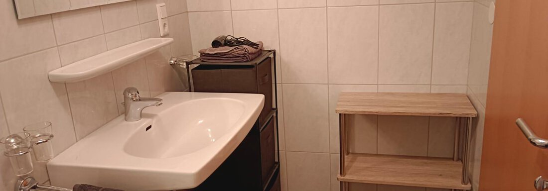 Badezimmer mit Waschgelegenheit NEU - Appartement Claudia - Längenfeld