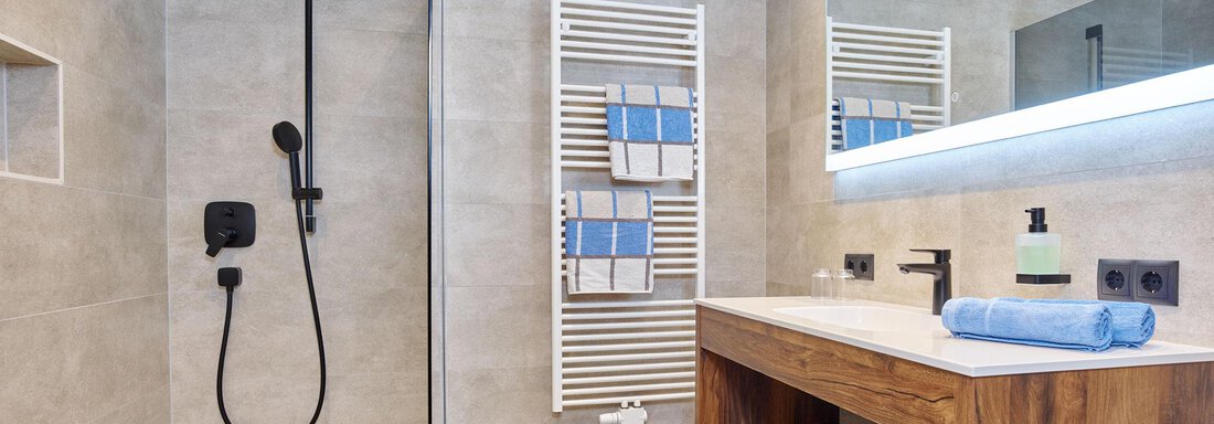 Badezimmer mit Dusche - Appt. Gstrein Klaudia - Längenfeld