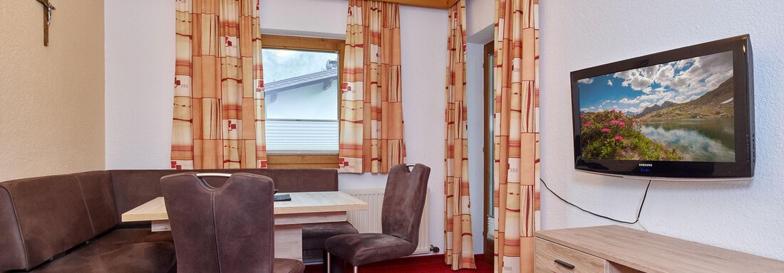 Sitzgelegenheit mit Zugang zum Balkon - Appt. Gstrein Klaudia - Längenfeld