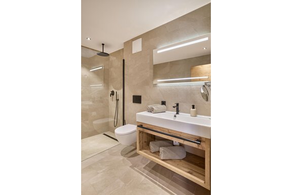 Badezimmer mit Dusche und WC - Das Refugium - Längenfeld