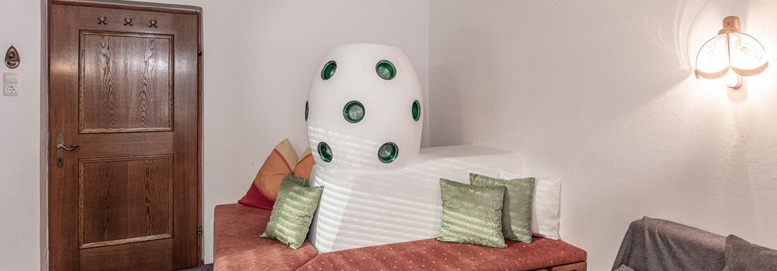 Tiroler Stube mit Kachelofen - Ferienhaus Oberried - Längenfeld