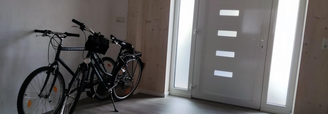Platz für Fahrrräder im Eingangsbereich - Ferienhaus Tami - Längenfeld