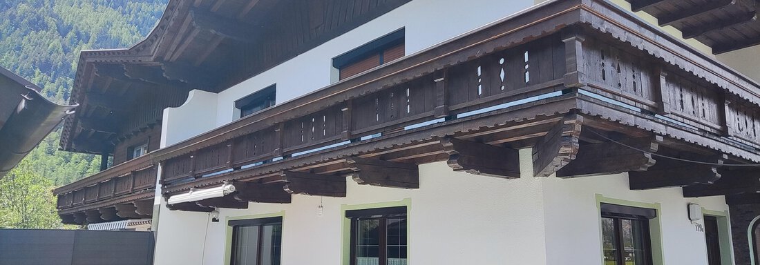 Garten mit Sitzgelegenheit - Ferienhaus Tami - Längenfeld