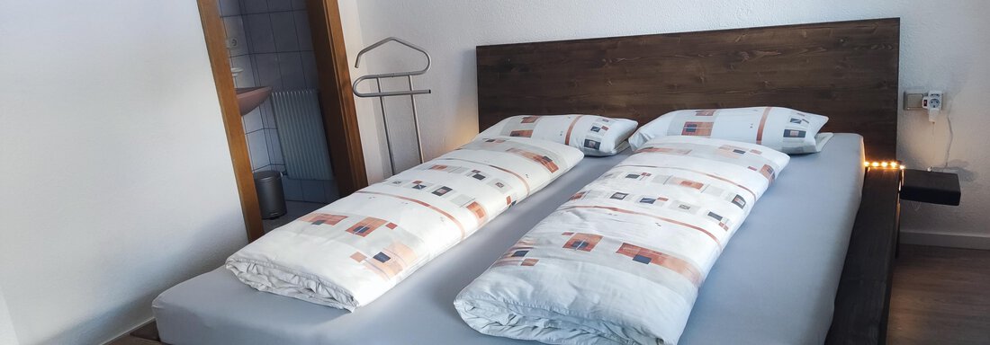 Dream - Zimmer mit Blick ins kleine Bad - Ferienhaus Tami - Längenfeld