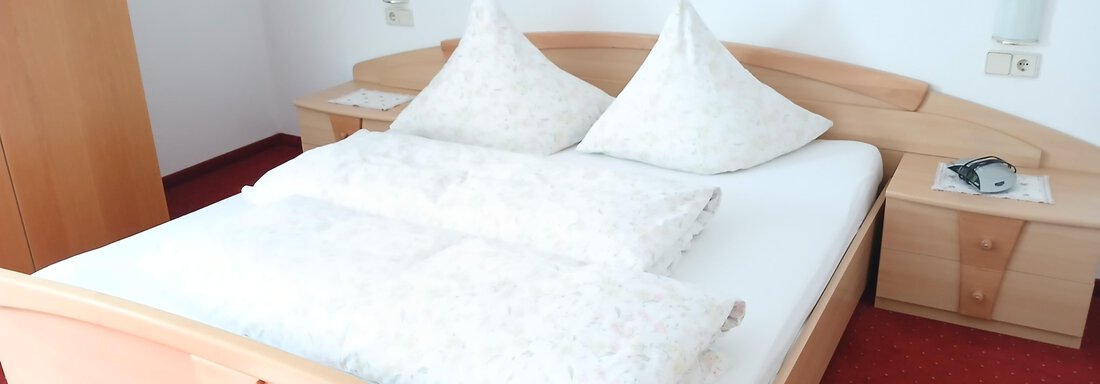 Doppelzimmer 2. Stock - Gästehaus Ennemoser - Längenfeld