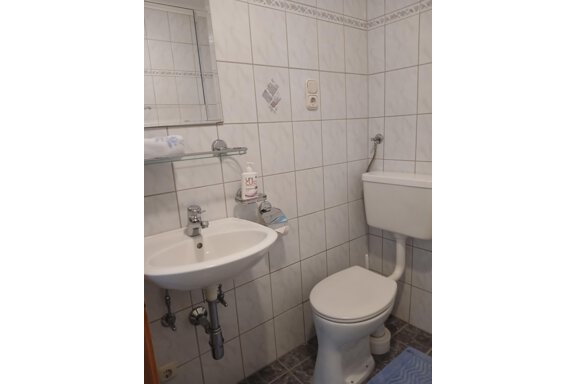 Badezimmer_Parterre - Gästehaus Ennemoser - Längenfeld